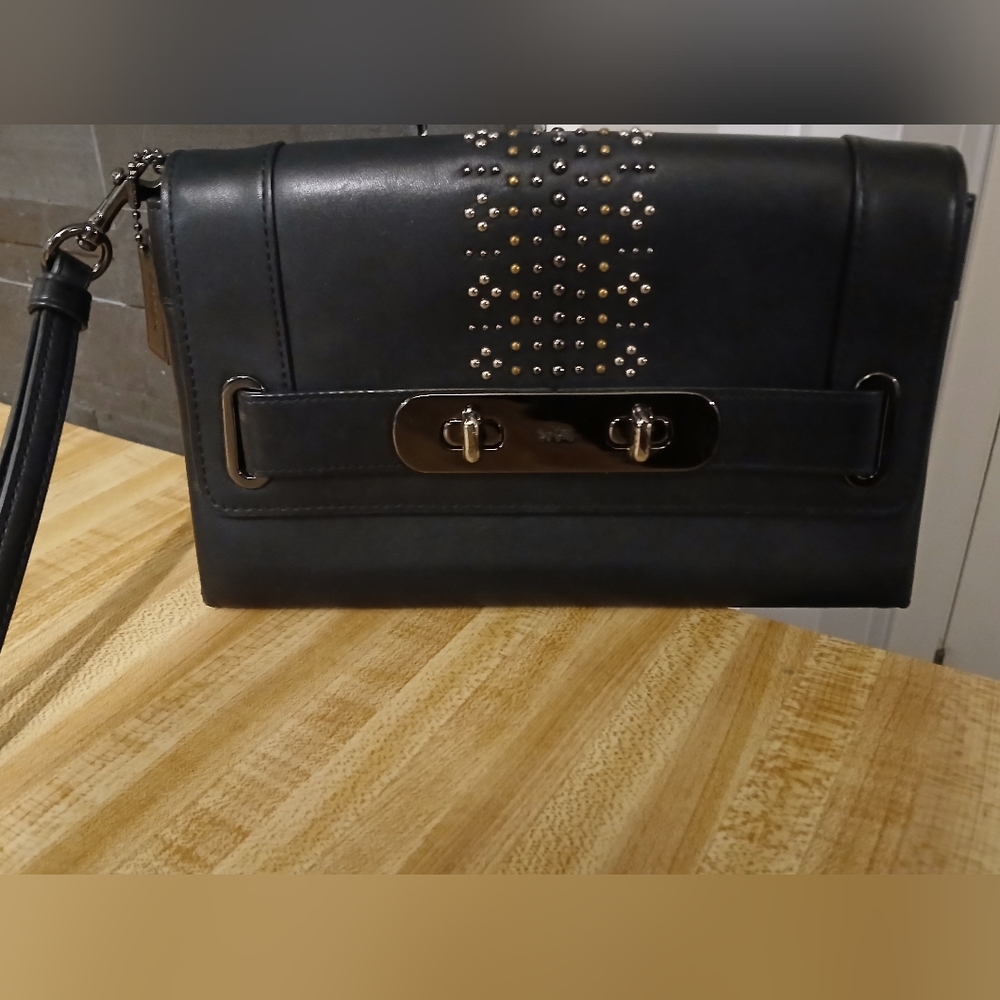 SOLD DO NOT BUT Coach Swagger Black Wristlet LIKE NEW & STUNNING - Picture 3 of 10